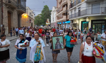 La comunidad ecuatoriana rinde culto en Jumilla a la Virgen del Cisne, con un devoto y colorido desfile