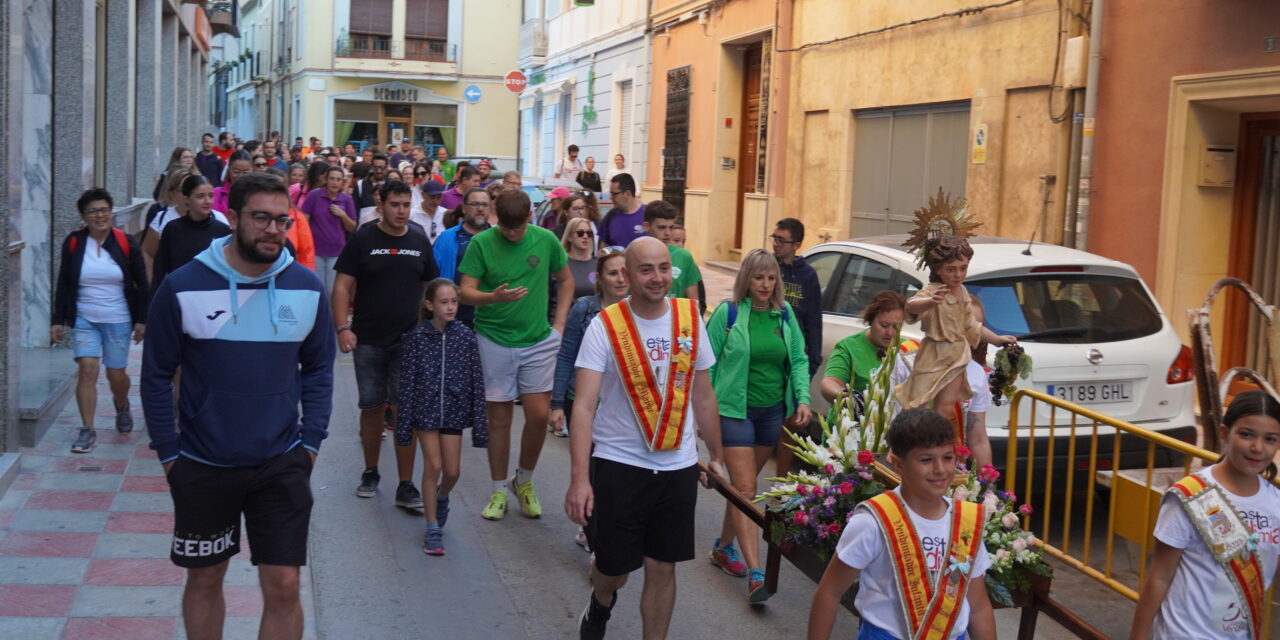 El Niño de las Uvas, acompañado de la Federación de Peñas, regresa al Monasterio de Santa Ana