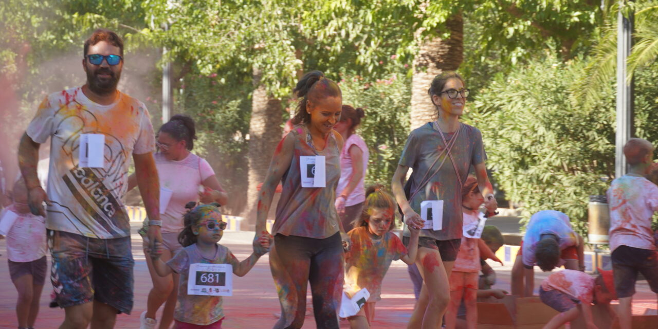 FAMPA da la salida a 800 participantes en la Carrera de Colores del inicio del curso