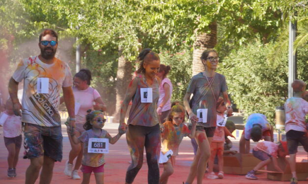FAMPA da la salida a 800 participantes en la Carrera de Colores del inicio del curso
