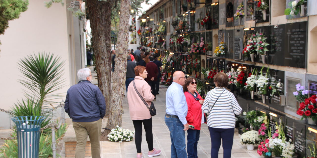 Los jumillanos honran a sus seres queridos el Día de Todos los Santos