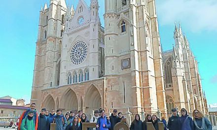 Alumnos del IES Infanta Elena hacen rutas científicas, artísticas y literarias por León y Galicia