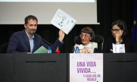 Eva López Abellán presenta su libro “Una vida vivida…, y cada día un regalo”