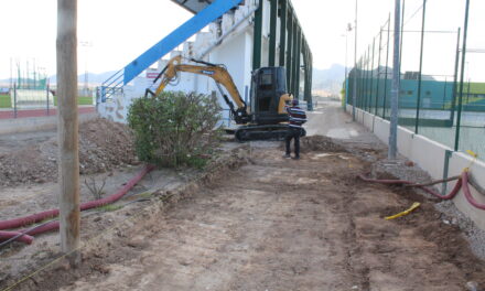 Comienza la pavimentación de las zonas comunes del polideportivo