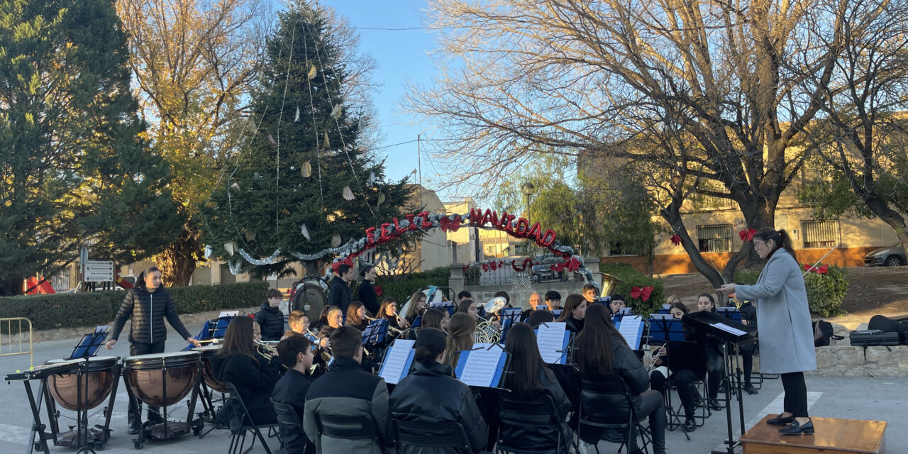 La música navideña sonó en La Alquería con la juvenil Julián Santos