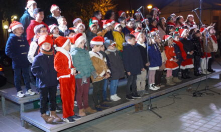 La juvenil de la AJAM entona la Navidad en la Alcoholera