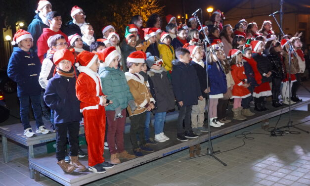 La juvenil de la AJAM entona la Navidad en la Alcoholera