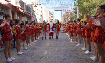 Papá Noel recogió las cartas con los deseos de regalos para Nochebuena