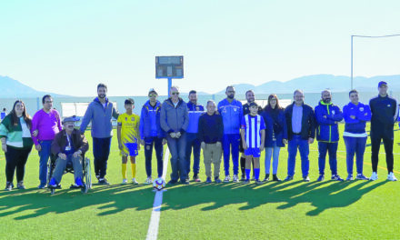 El Club Deportivo Aspajunide recibe el dinero recaudado en la presentación de los equipos de la EFF Jumilla