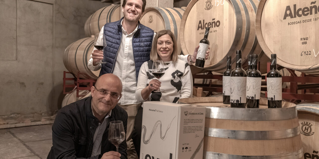 Elisa Martínez Navarro presenta la nueva añada de su vino EVOL 2022 “solidario y para brindar por la vida”