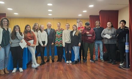 El salón de actos del instituto Infanta Elena se convierte, por un día, en una sala de vistas