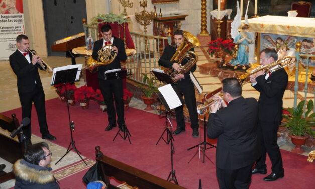 La Cofradía Santo Costado realiza su actividad solidaria junto a Jumilla Brass Quintet