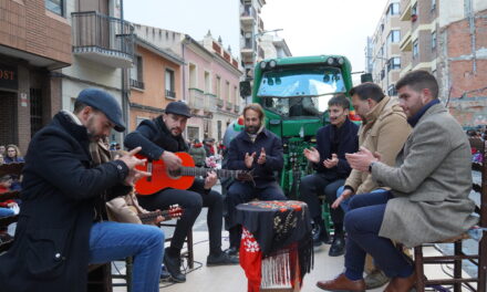 Las ganas y la ilusión vencieron al frío y multitud de personas salieron a vivir la Gran Cabalgata de Reyes