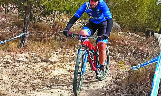 Tres miembros del BTT Jumilla arrancan el nuevo año en ‘La Quematurrones’ de Elda