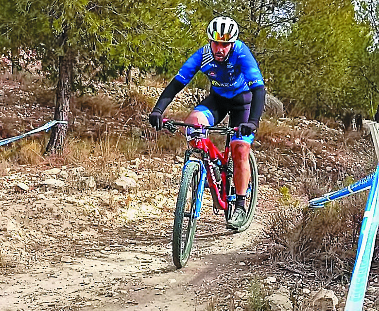 Tres miembros del BTT Jumilla arrancan el nuevo año en ‘La Quematurrones’ de Elda