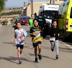 Ángel Pérez recoge un premio de la Federación de Montaña de la Región