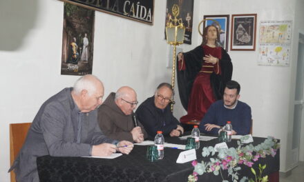 La Hermandad Cristo de la Caída recuerda la historia del Cristo de la Reja, con motivo del 20 aniversario de su bajada desde el monasterio de Santa Ana.