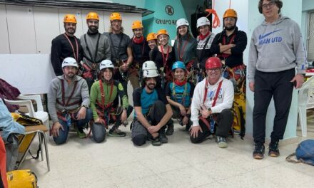 Doce alumnos participan en el curso de iniciación de espeleología