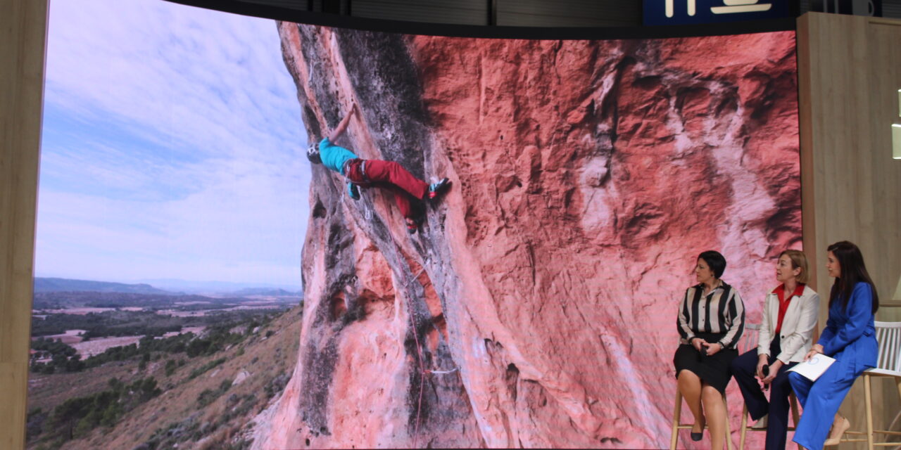 Jumilla muestra en Fitur su naturaleza, el deporte, las fiestas y el enoturismo