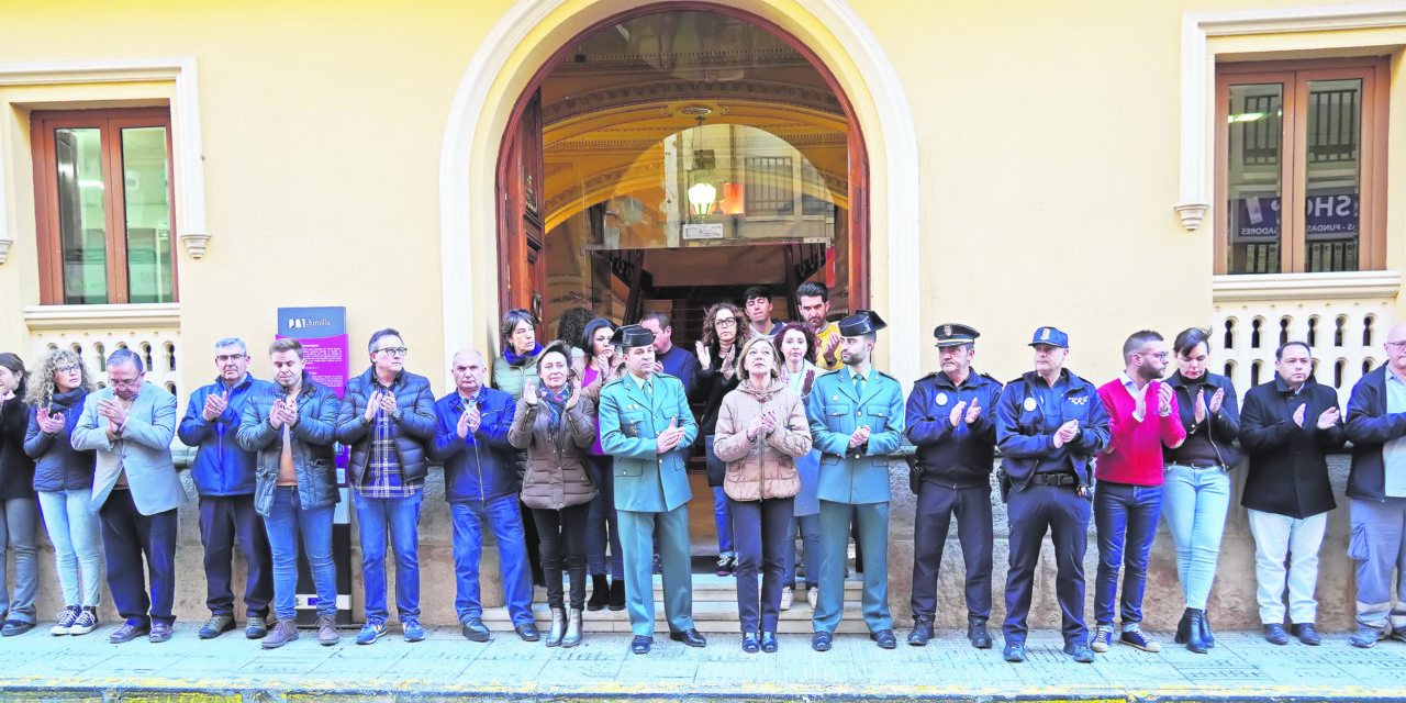 Jumilla se suma al minuto de silencio, en memoria de los guardia civiles asesinados en Barbate