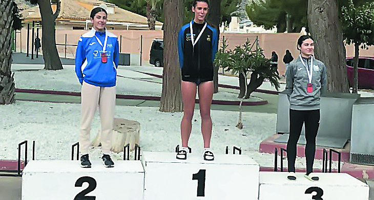 Beatriz Pérez, plata en Sub-16 en el Campeonato Regional de Combinadas