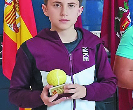 El joven jumillano Luis Curto Ortega gana el Campeonato Regional Iniciatenis, en Sub-12