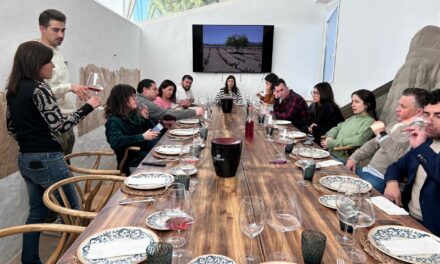 Sumilleres de toda España conocen las bodegas, paisajes, el vino y la gastronomía de Jumilla