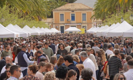 La Miniferia del vino de Semana Santa sigue superando cifras  con más de 2.000 asistentes