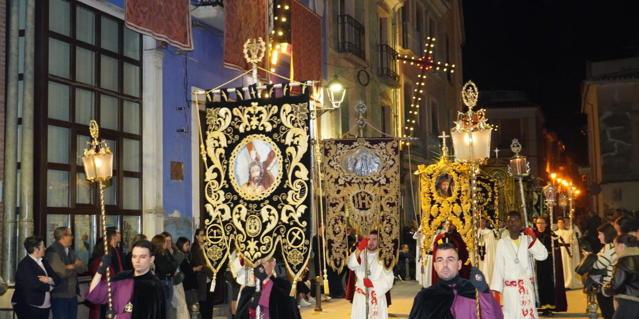 Los anderos de la Salud portaron al Cristo del Perdón en el Vía Crucis