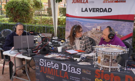 Siete Días Jumilla sacó la radio a la calle en la mañana de Jueves Santo