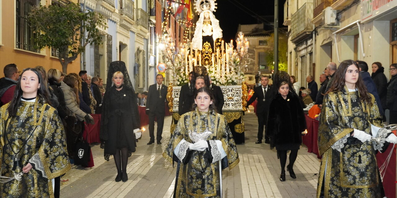 El frío provocó una menor asistenciade público en la Procesión del Entierro