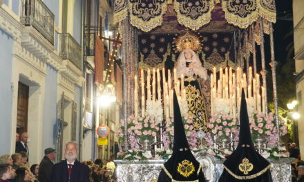 La Amargura de Jueves Santo da paso a una fría mañana de Calvario