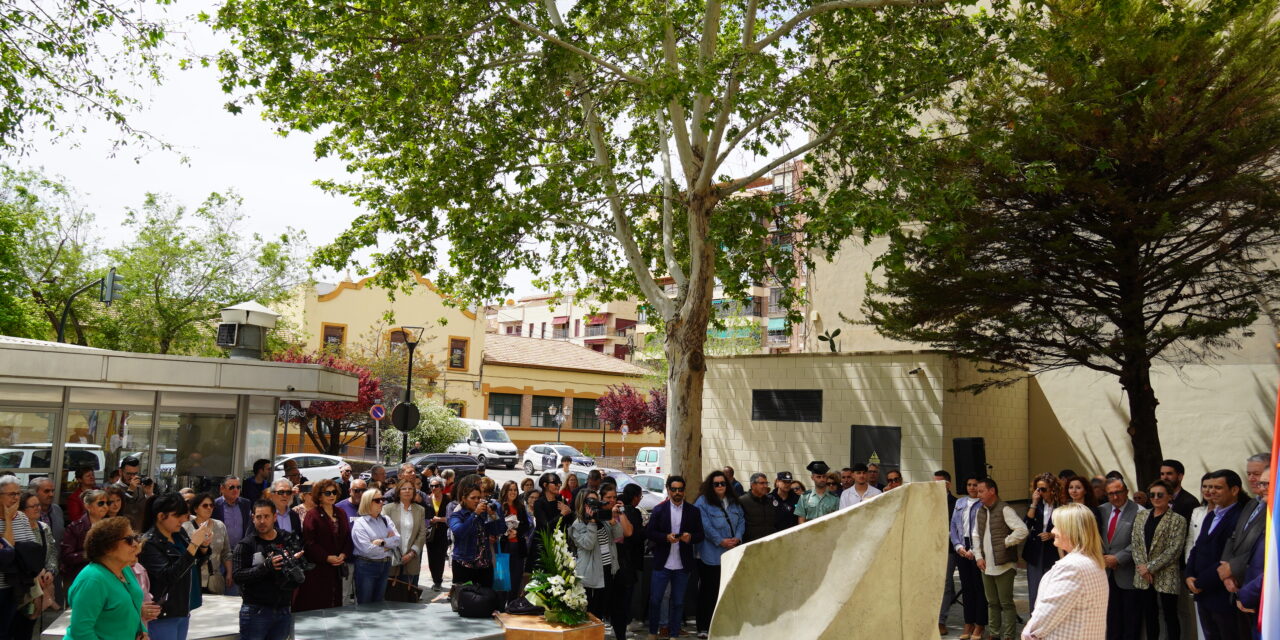 Jumilla rinde homenaje a las víctimas del terrorismo junto a María del Mar Blanco