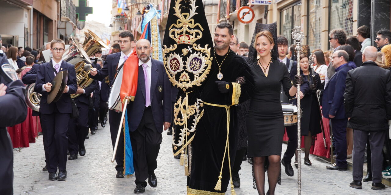 El tiempo respetó la tarde de Jueves Santo y las manolas lucieron con esplendor