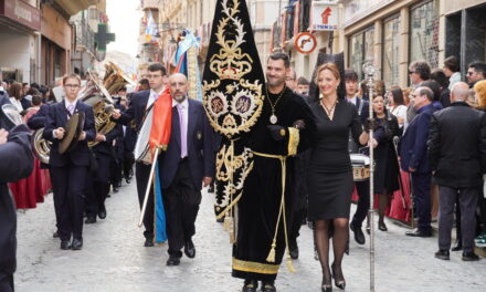 El tiempo respetó la tarde de Jueves Santo y las manolas lucieron con esplendor