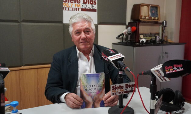 «Bajo la luz de acuario» de Alfonso Ortega, ya está en las librerías