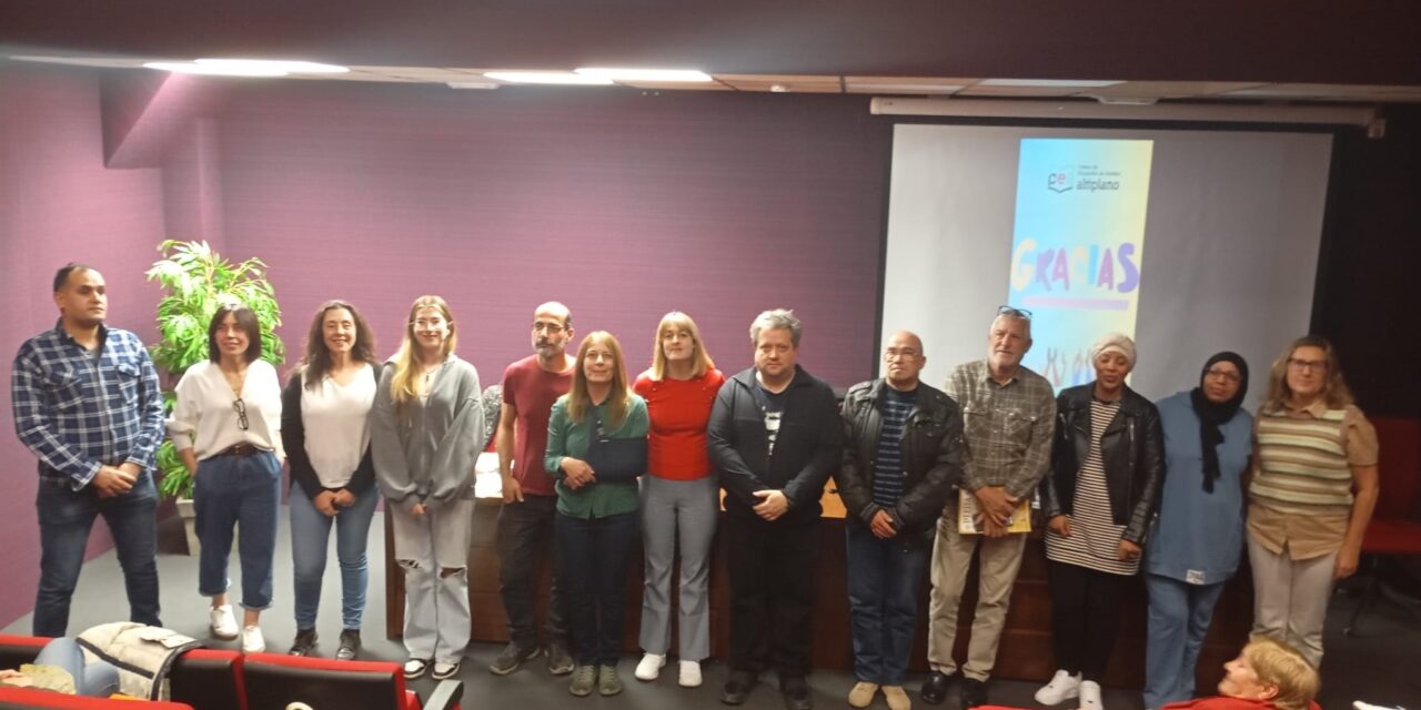 El Centro de Educación de Adultos celebra el Día del Libro con ‘La luz que me inspira’