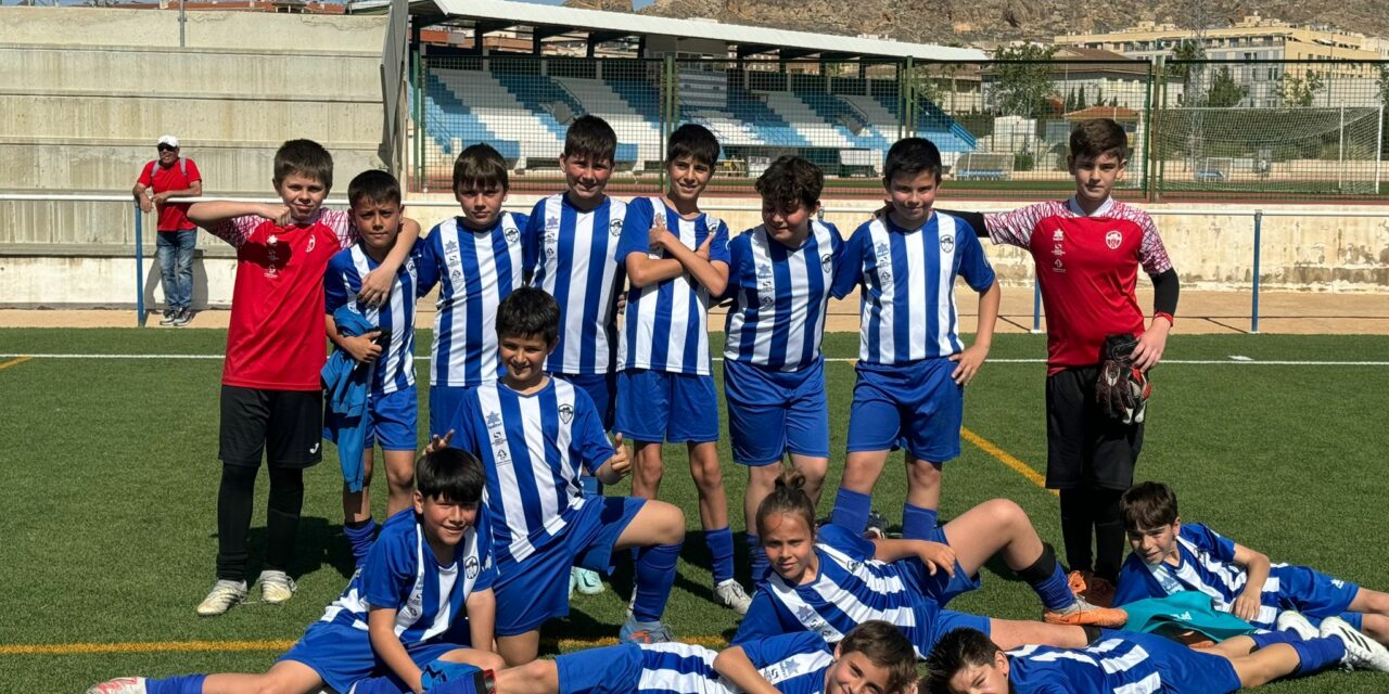 Duelo de altura en el último partido de los alevines de la Escuela que pueden ser campeones de Liga