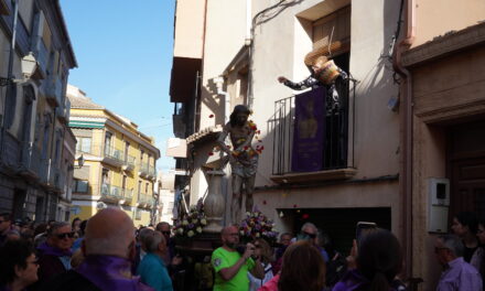 El Cristo de la Columna regresa en romería a Santa Ana en una jornada de auténtico verano