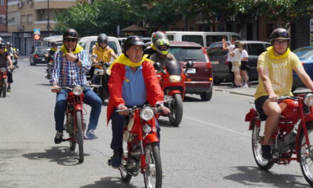 Concentración de motos clásicas en el barrio de San Fermín. (Galería de fotos)