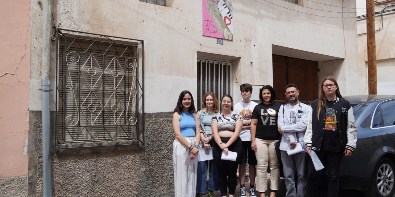 Alumnos del Arzobispo Lozano muestran su arte en las calles a través de una ruta