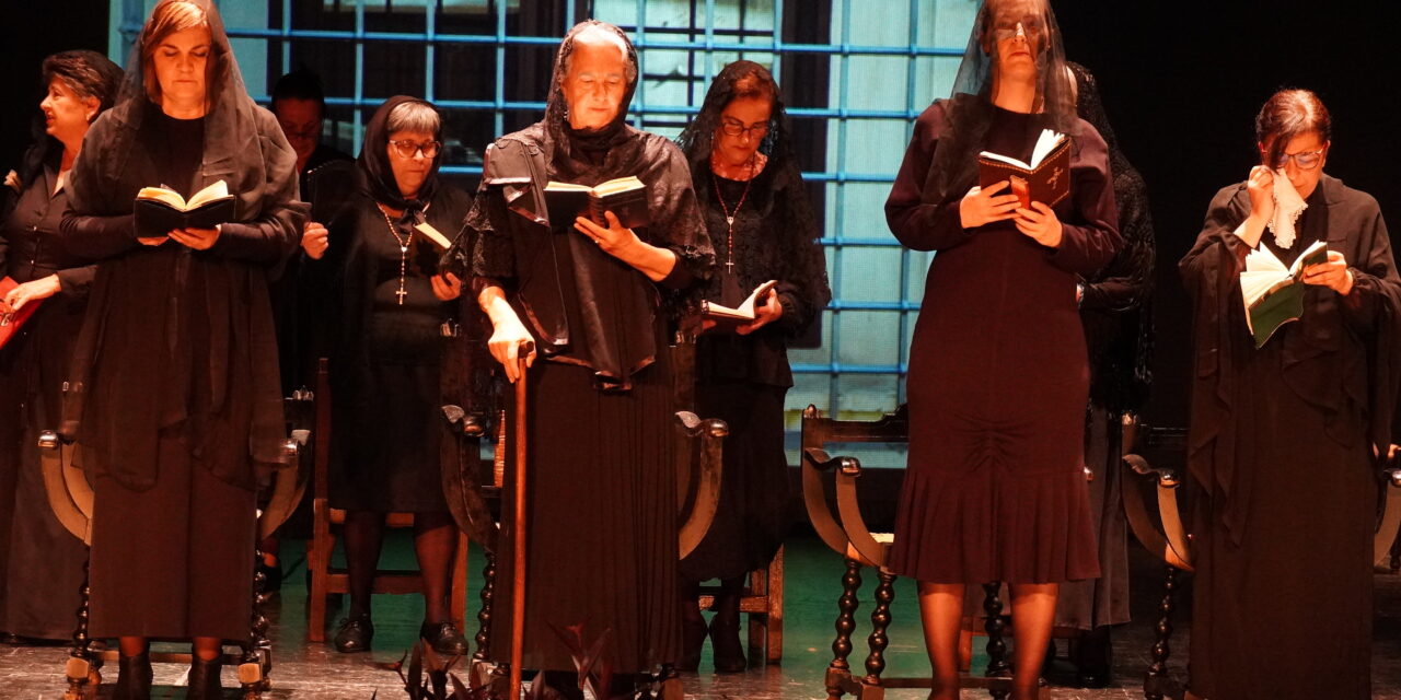 “La Casa de Bernarda Alba”, de los Hypnos, triunfa en su puesta en escena en el Teatro Vico