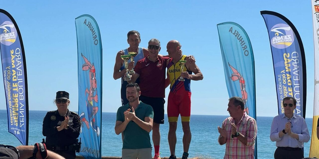 Burruezo, primero en veteranos en el Triatlón Playas de Orihuela