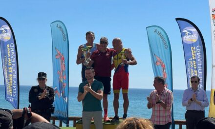 Burruezo, primero en veteranos en el Triatlón Playas de Orihuela