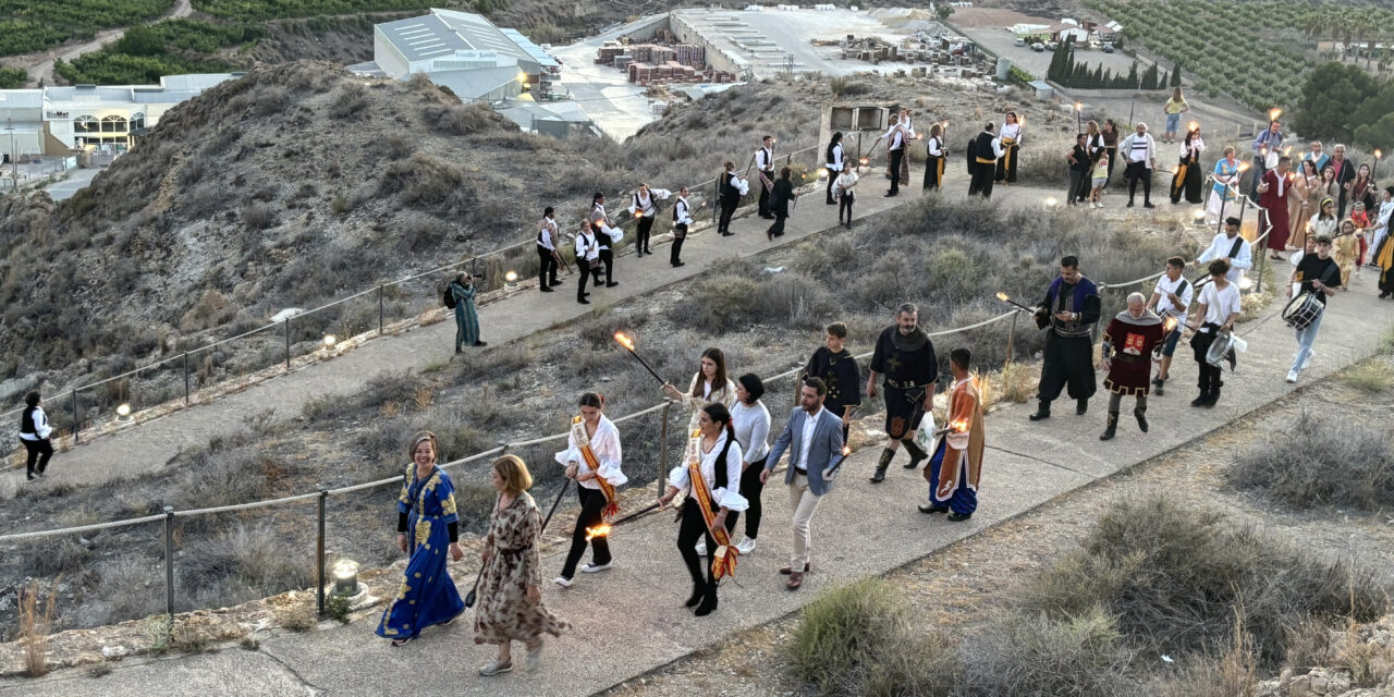 Los Moros y Cristianos vuelven a iluminar el Castillo de Jumilla