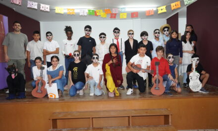 Alumnos de 5º del colegio Cruz de Piedra representan “Coco”