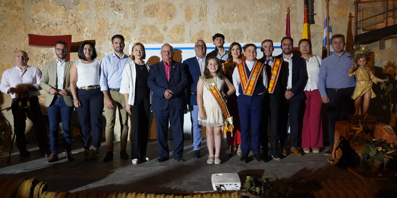 Agricultor del Año y Bodeguero Mayor, reciben la insignia de Oro de la Federación de Peñas