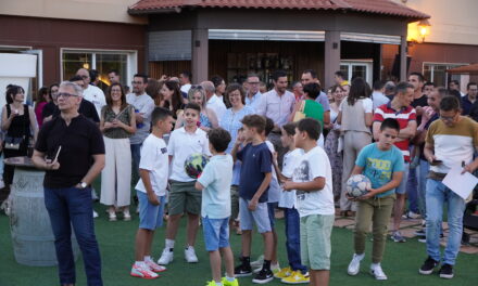 La Escuela de Fútbol Sala echa el cierre a la temporada y presenta sus nuevas equipaciones