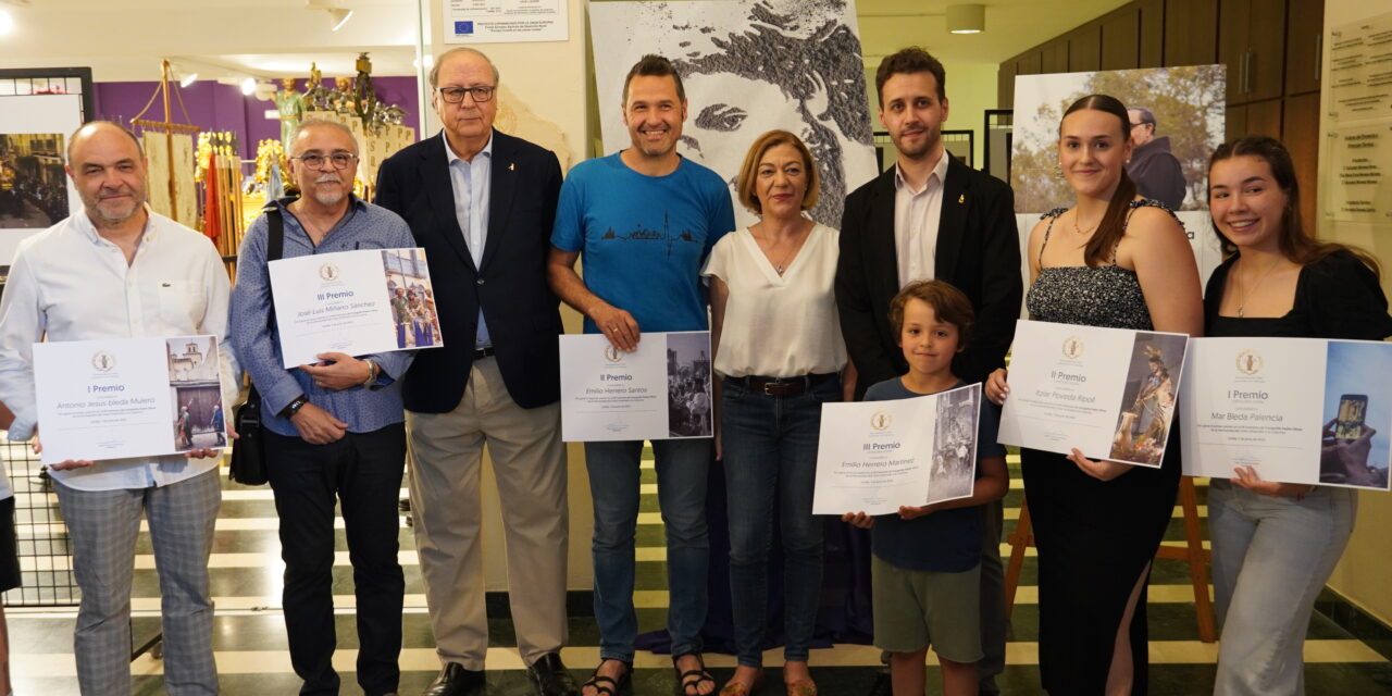 Mar Bleda y Antonio Jesús Bleda ganadores del concurso de fotos Padre Oliver, en las categorías Joven y Veterano