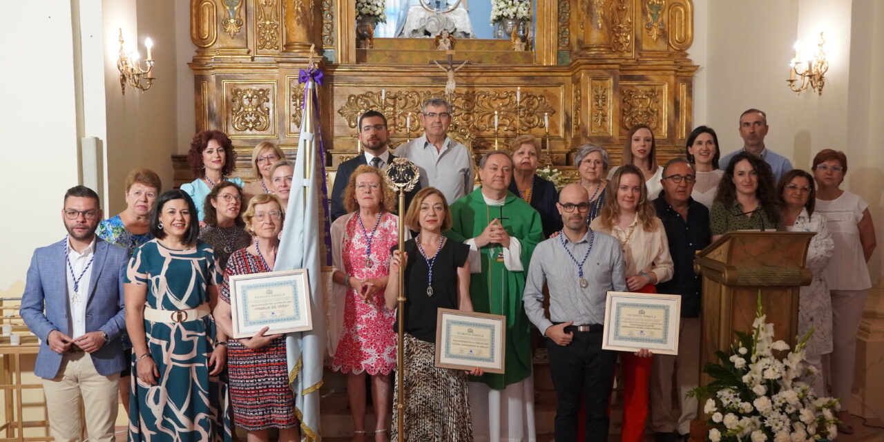 La Cofradía de la Patrona de Jumilla presenta a sus cargos honoríficos en la casa de la Virgen